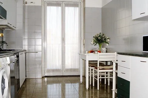 ** Alojamento de Acomodação e Pequeno-almoço B&B Zara Milão Itália