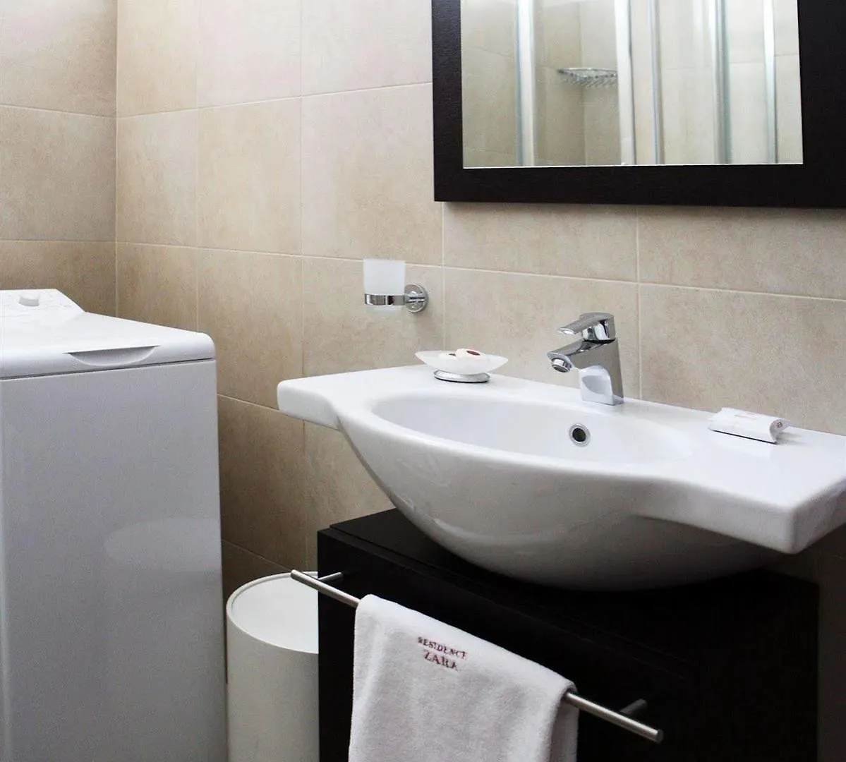 ** Alojamento de Acomodação e Pequeno-almoço B&B Zara Milão Itália