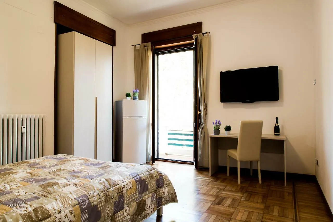 ** Alojamento de Acomodação e Pequeno-almoço B&B Zara Milão Itália
